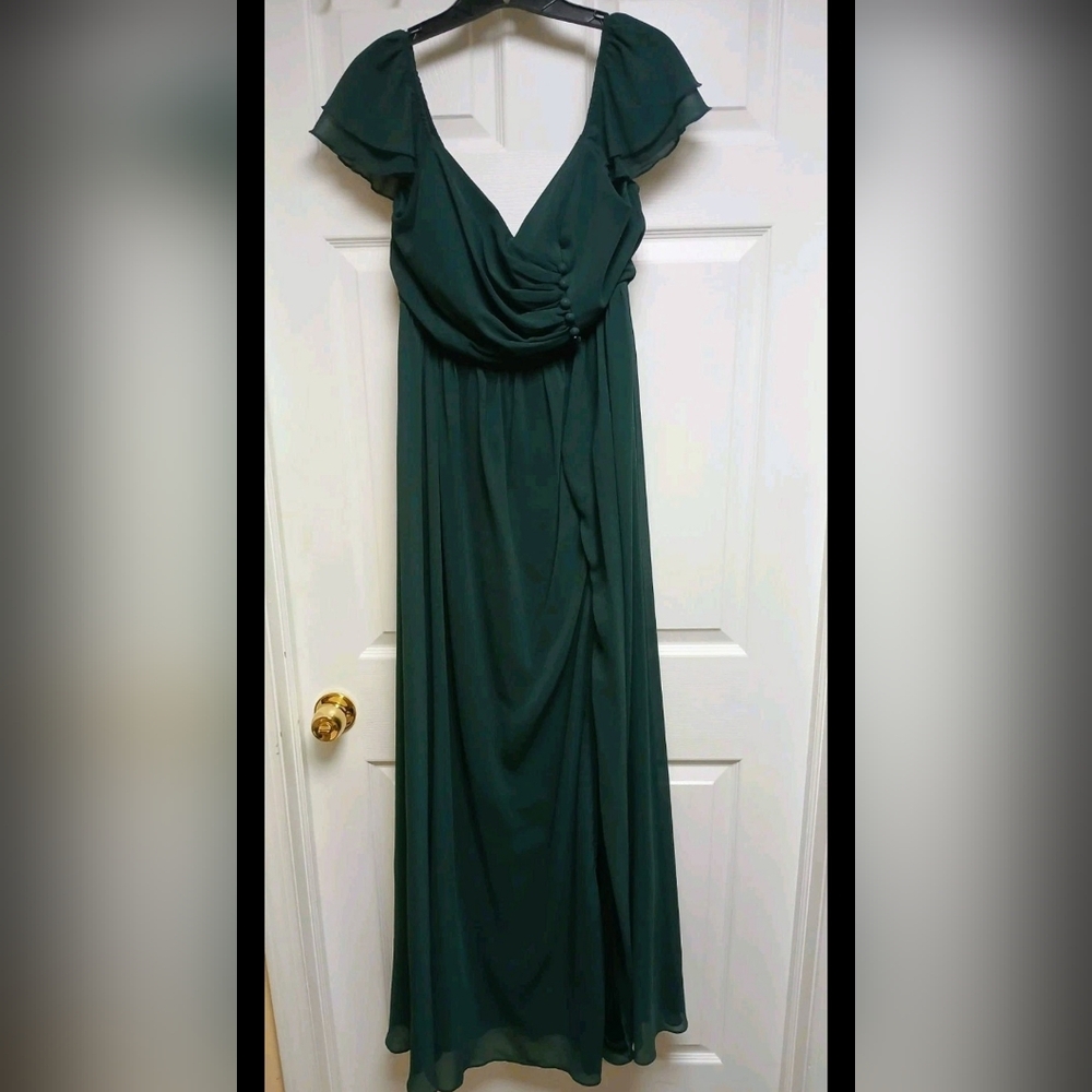 Elegant Deep Green Flutter-Sleeve Maxi Dress